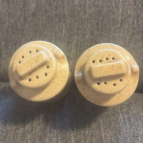 Mid-Century Yellow Leaf Salt & Pepper Shakers - Thanksgiving - Picture 2 of 5